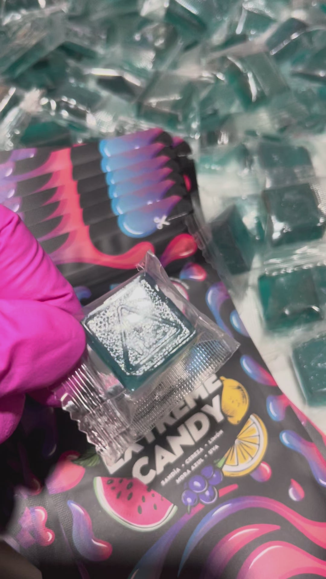 Cargar vídeo: Sour Extreme Candy